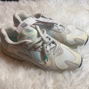 Adidas YUNG-1 LOW TOP SNEAKERS IN OWHITE/ICEMIN/ECRTIN UNISEX